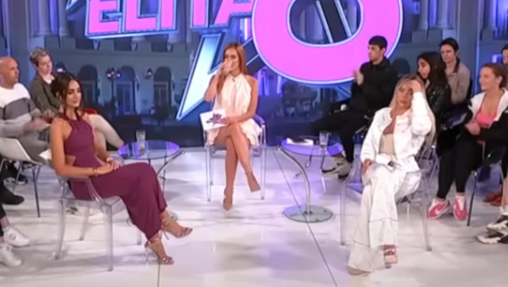 Prekinuta emisija zbog Anđele i Sofije: Voditeljka nije imala drugu opciju - Tetovka čak i makaze uzela