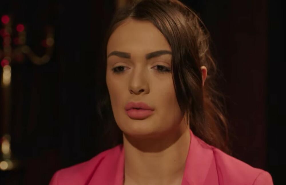 Prodaje intimne snimke samo mesec dana nakon porođaja! Bivša zadrugarka otvorila profil na sajtu za odrasle