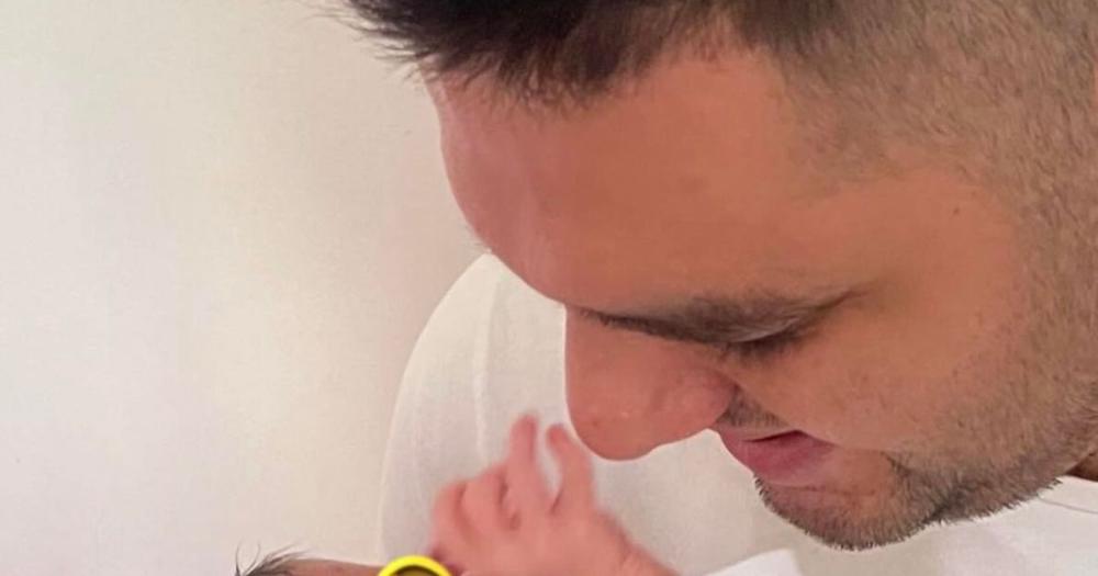 Prva slika malog Đoganija: Adam prvi put video sina, podelio ovaj trenutak! Pokazao naslednika, neodoljiv je