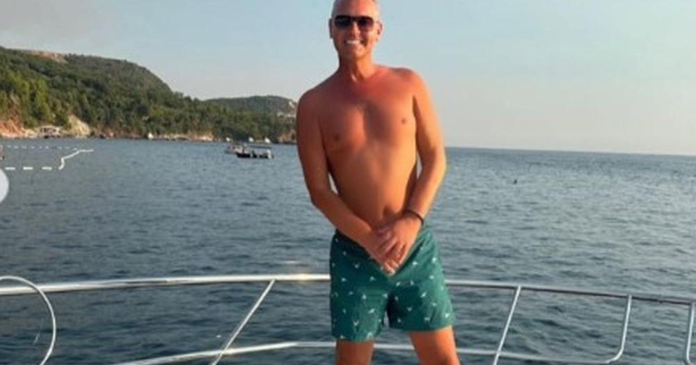 Skinuo se voditelj koji je bio intiman sa pola estrade! Uživa na jahti i krije s kim: "Ne daj Bože da kažem"