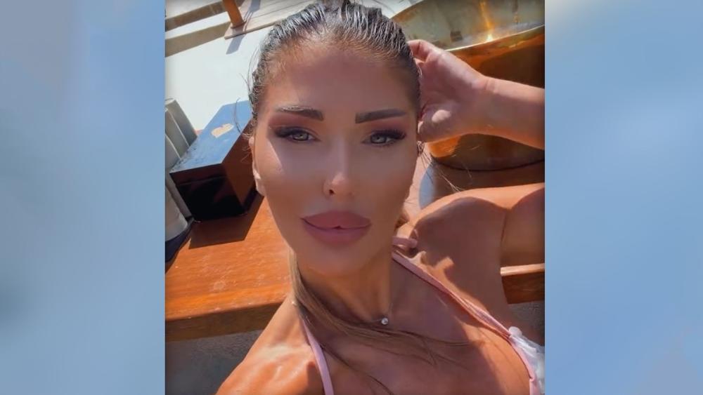 Bivši muž dobio dete, a Ana Radulović luduje na Mikonosu: Grudima mami
