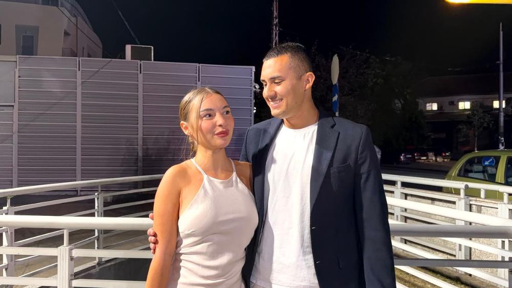 Sara Stojanović upoznala Muratovu majku u Španiji: Pozira sa budućom svekrvom