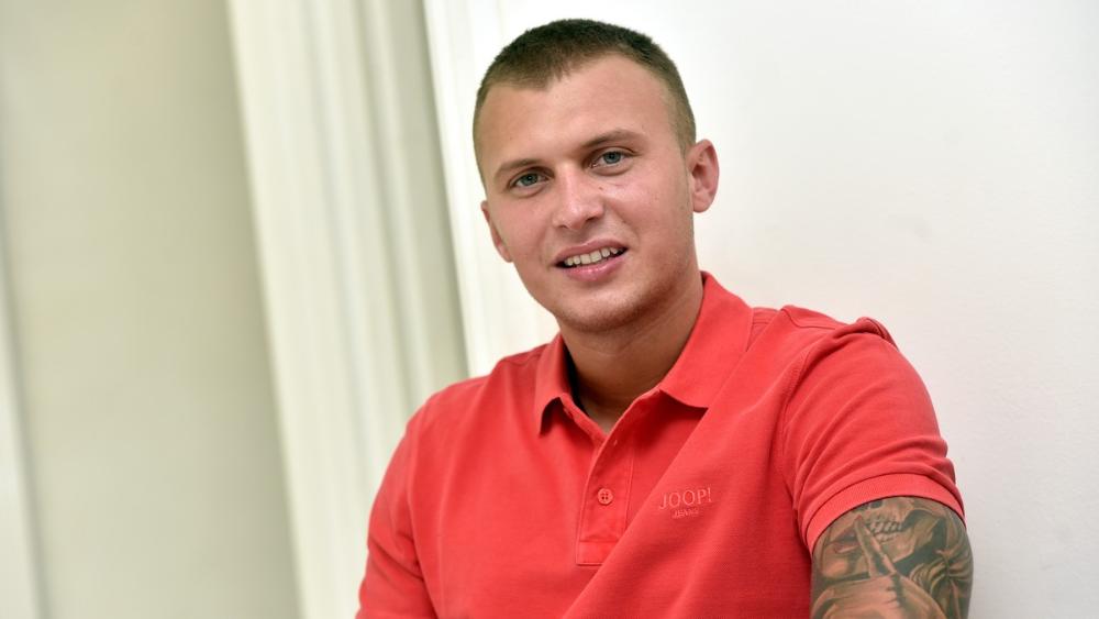 Ovo je majka Stefana Karića: Sa ocem i maćehom živi u luks vili