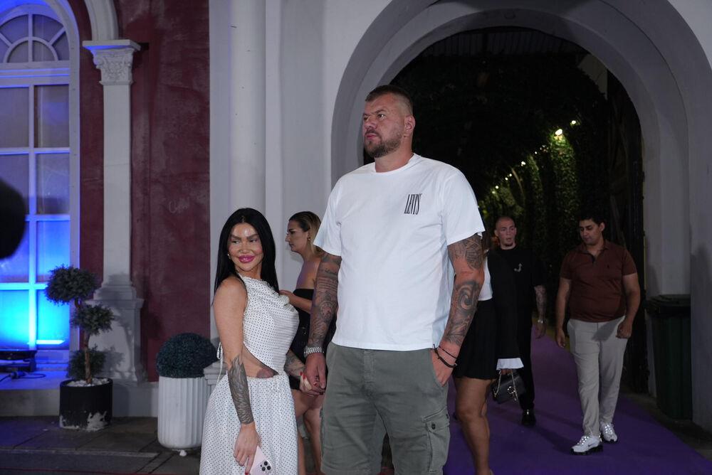 "NE ŽELIM NJU DA KOMENTARIŠEM" Janjuš se oglasio nakon vesti o raskidu, a evo šta se desilo između njega i Slađe