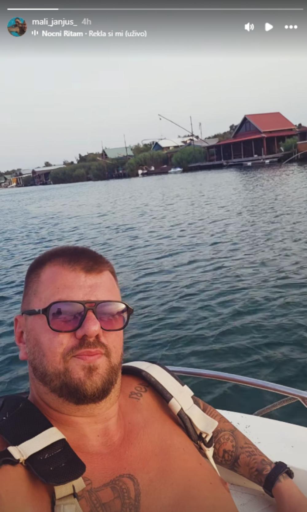 Janjuš u društvu slavnog sportiste: Pokazao kako se provode na primorju