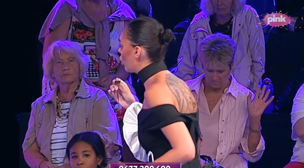 "Spavao si sa udatom prijateljicom moje mame" Skandalčina u uživo programu - Ni voditeljka nije mogla da spreči ovo
