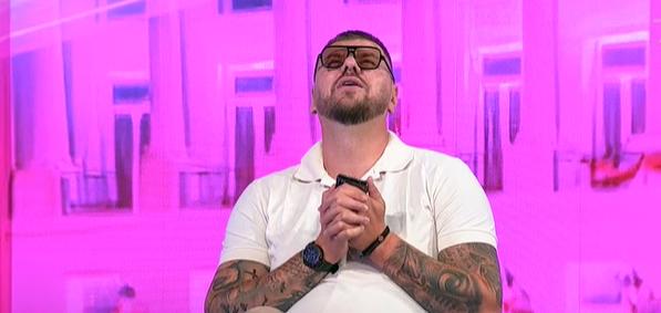 "PRALA BIH TI NOGE I PEKLA PALAČINKE" Janjuš dobio telefonski poziv života, bivši košarkaš van sebe: Sad bih te ljubila, grlila... (HIT VIDEO)