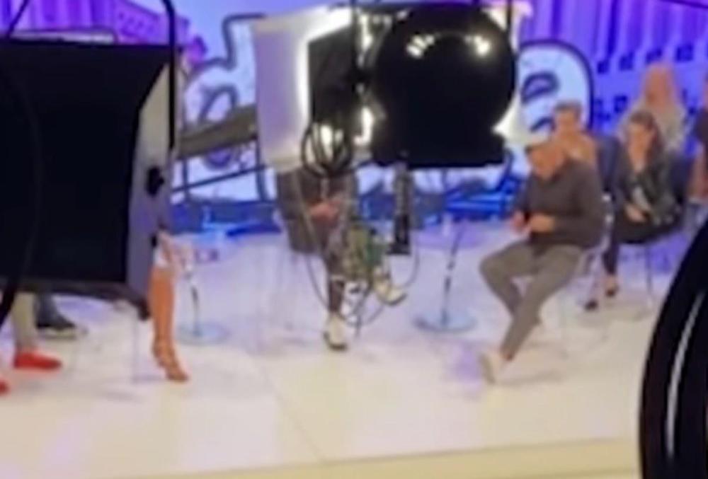 DRAMA NA PINKU! INTERVENISALA MAJKA RIJALITI UČESNICE I PRODUKCIJA: Sreli se ON i ONA i izbio haos: Napao i novinara: Nemoj da ti napravim problem