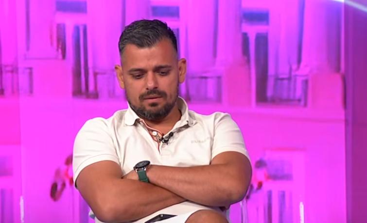 POTRESNE SCENE NA SAHRANI OCA BORE SANTANE! Neutešni sin skrhan od bola, ovaj učesnik "Elite" došao na groblje da bude uz bivšeg cimera