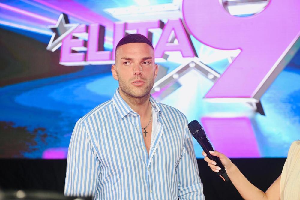 "SLEDEĆI PUT NEKA DOBIJE.." Bivši dečko Sanje Grujić ulazi u "Elitu 10" potkačio je pa se mimoišao sa Anđelom ispred Pinka: Uskoro sledi veliki haos!