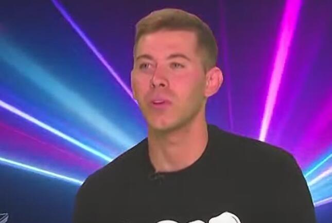 NAPRAVIO SKANDAL, TRAŽIO 1.700 EVRA PO NEDELJI, SAD OPET DOŠAO NA PINK! Boža Džon se predomislio, hoće da uđe u Elitu 10 da zaradi za stan