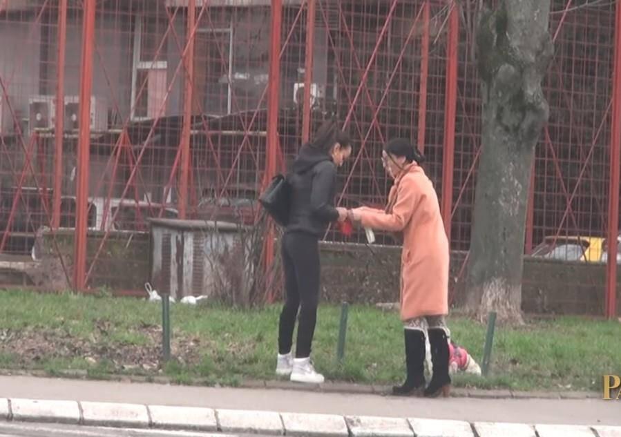 Pevačice se javno prepucavaju, a oca samo jednom pokazale: Ovako izgledaju roditelji Edite i Indi Aradinović