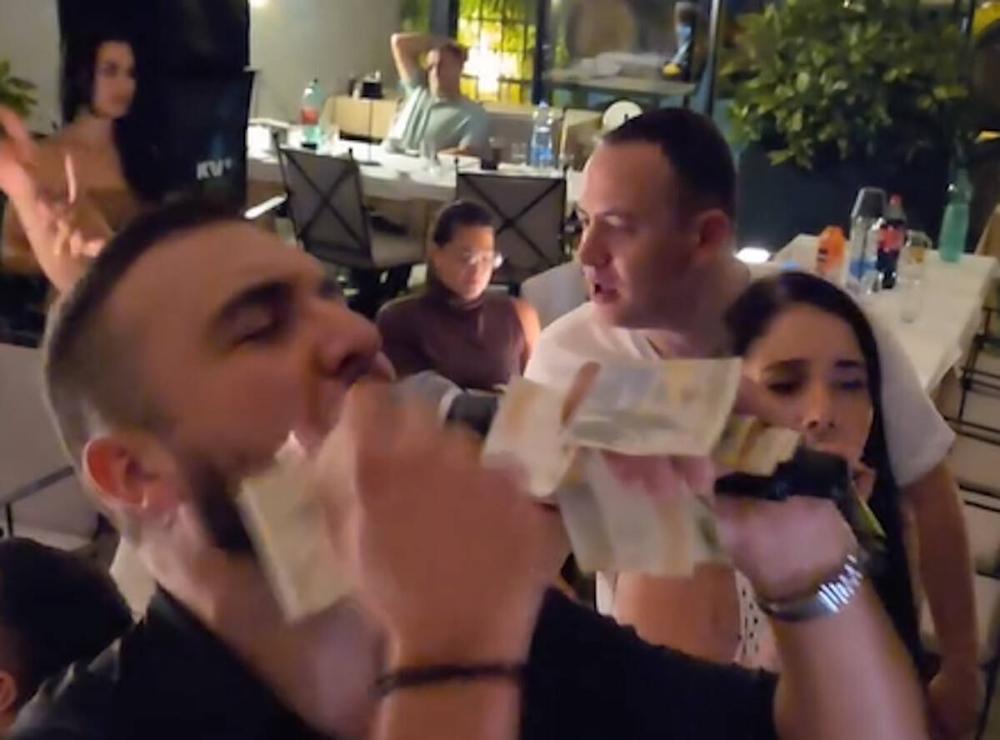 Pevačima ruke pune para, a on sav iscepan: Isplivao snimak sa Mirčetove proslave, voditeljka završila na stolu (Video)