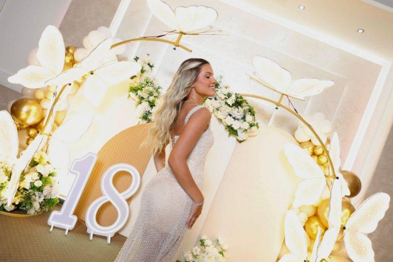 BOJANA SRDANOVIĆ PROSLAVILA 18. ROĐENDAN U NOVOM SADU: Jedan detalj na slavljenici privukao je pažnju svih gostiju