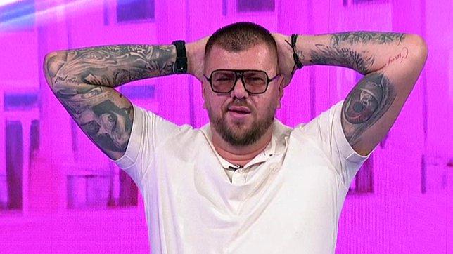 Vanja, lepša sam od tebe, ostavi ga na miru: Gledateljka izjavila ljubav Janjušu u uživo programu, pa priznala: Noge bih mu prala... (VIDEO)