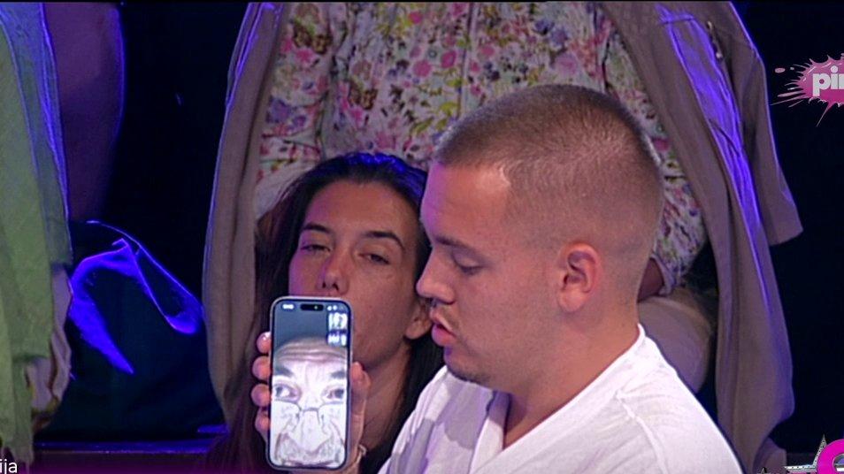 Ovaj poziv su svi čekali: Uključio se Dane u emisiju i suočio se sa Sofijom, ona sa knedlom u grlu sluša šokantne tvrdnje! (VIDEO)