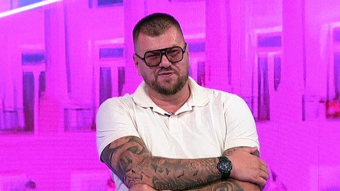 Janjuš raspisao oglas: Traži dečka za nju, njegov konkurs će teško neko proći! (VIDEO)