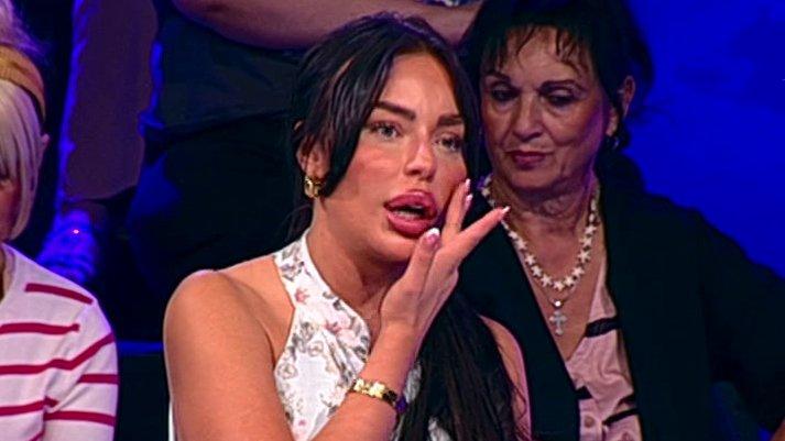 SVET JE SUROVO MESTO... Emotivno oglašavanje Sofije nakon što su je iste večeri urnisali Dane, Safet i Nena Opozicija: Nije slabost priznati da boli, sve nosim DOSTOJANSTVENO