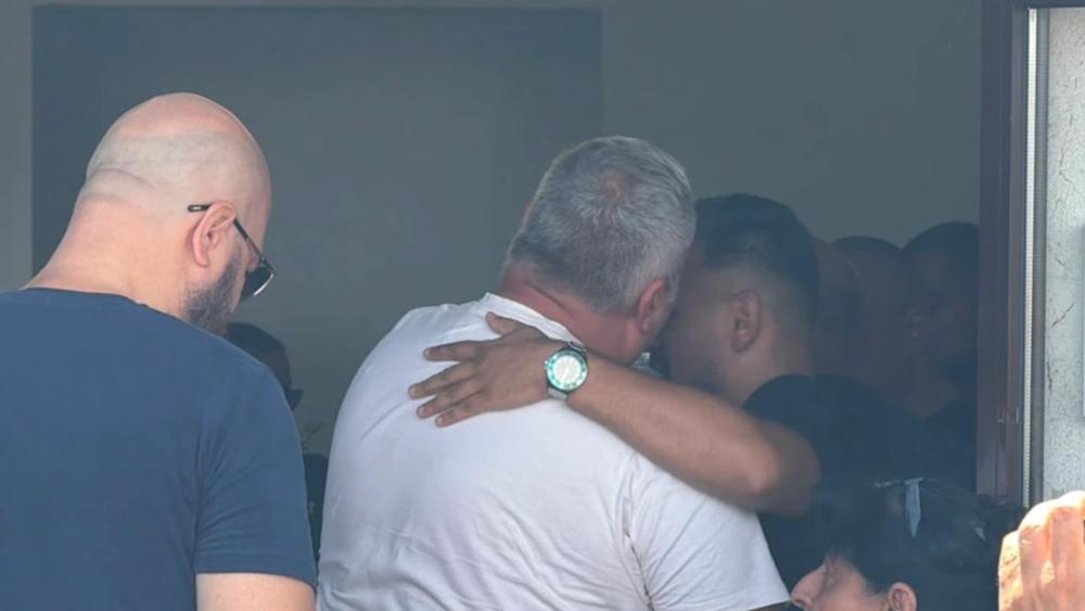 Sahrana oca Bore Santane, okupili se zadrugari i grle Boru Santanu
