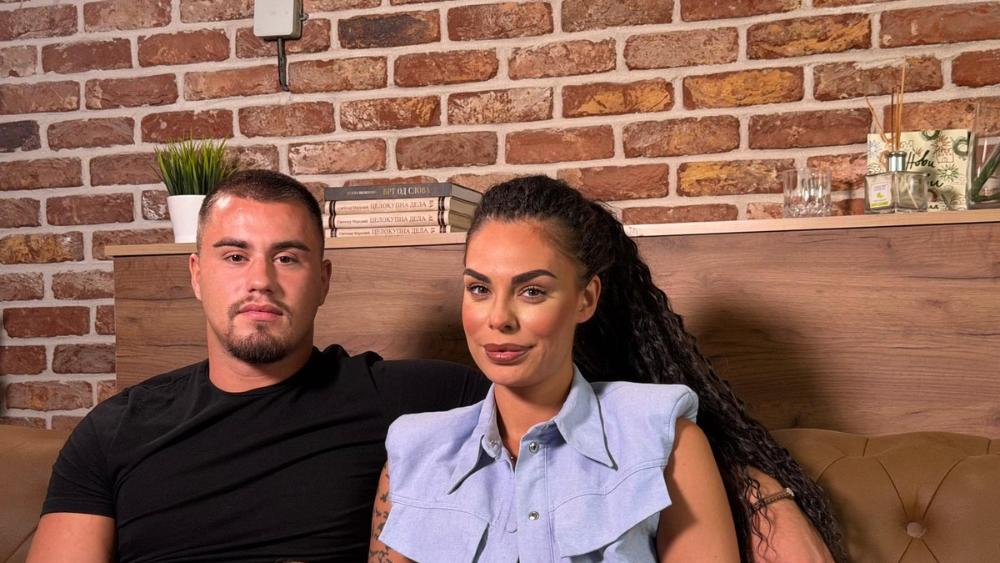 Viktor Gagić je bio sa drugaricom majke Mine Vrbaški: "Malo je starija od nje!"