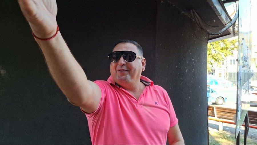 ASMIN DURDŽIĆ NE SME DA IZAĐE NA ULICU BEZ MAJE: Taki Marinković napravio SKANDAL ispred Pinka zbog pomene zeta! (VIDEO)