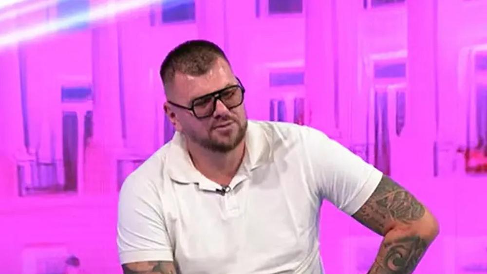 Janjuš spakovao kofere i napustio Srbiju: Odmah se oglasio sa ovog predivnog mesta i pokazao koga je sreo (FOTO)