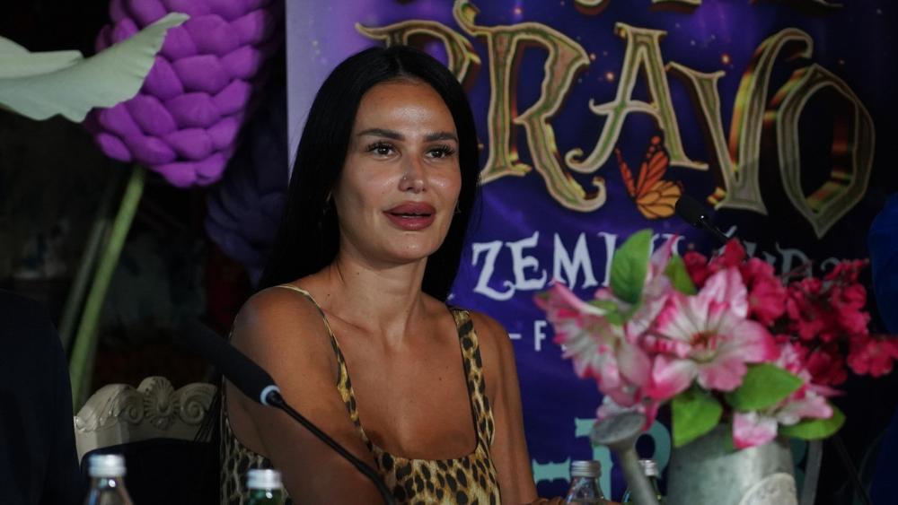 "Umrle su za mene, jedino je beba svetla tačka": Prvo oglašavanje Indi Aradinović posle jezive objave da su joj "preminule majka i sestra"