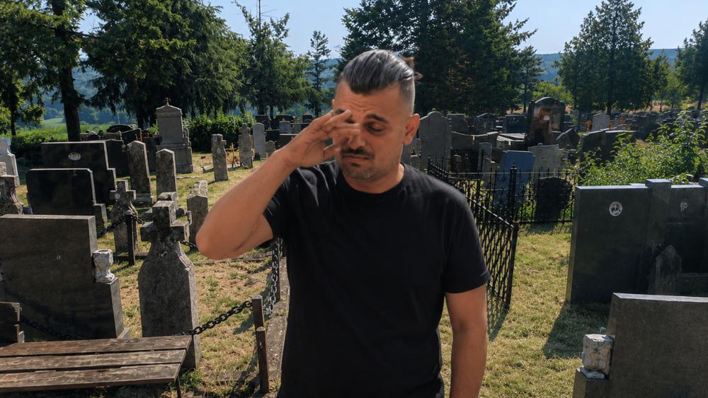 Ispoštovan stari srpski običaj pred sahranu oca Bore Santane: Scena izazvala gorke jecaje