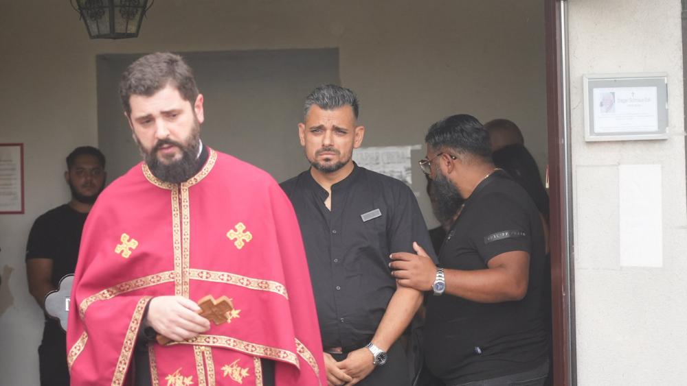 Otac Bore Santane sahranjen na neobičan način: Dva zvuka su se uz jecaje prolomila grobljem u Sremčici