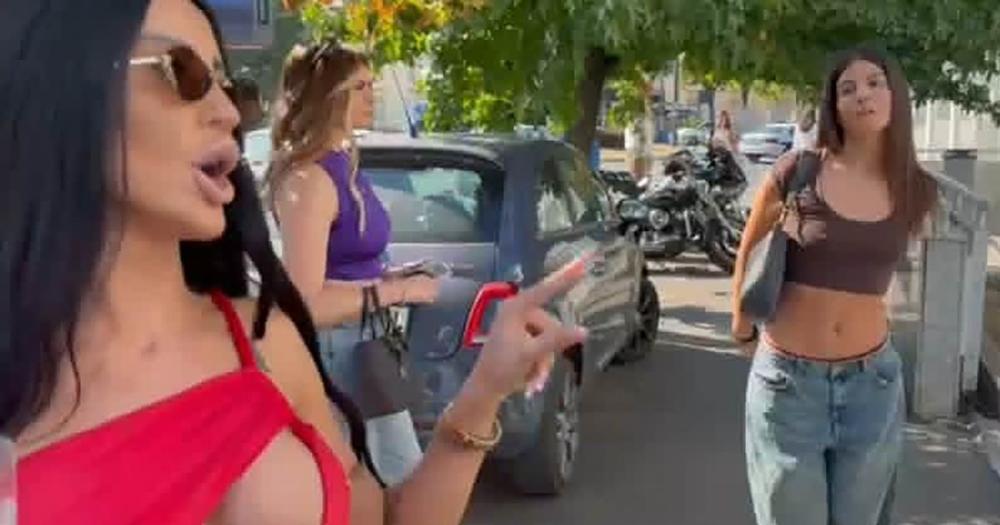"Da me xy ljudi koji se voze busom zaobiđu..." Haos ispred Pinka: Poršelina i Boginja se umalo potukle!