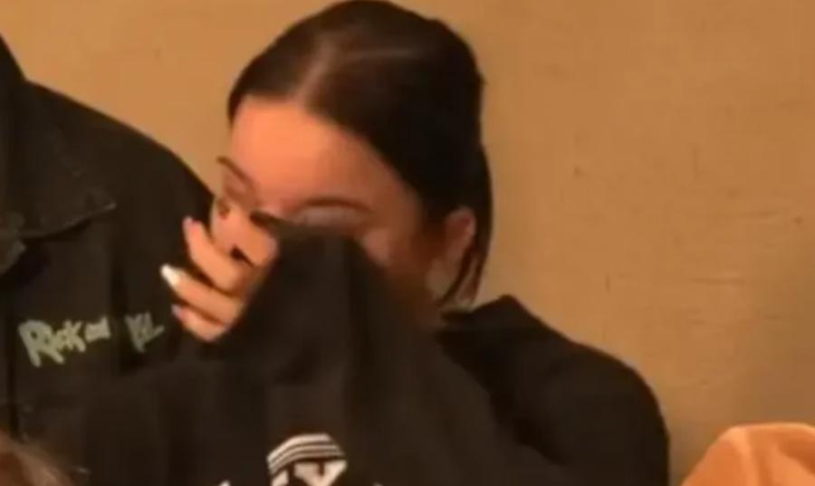 "MAJKA ME TERALA DA SPAVAM SA OČUHOM, A GLEDALA SAM JE KAKO IMA ODNOS SA ROĐAKOM" Ona se uselila kod Kristijana Golubovića, a stravičnim detaljima rasplakala je celu Srbiju!
