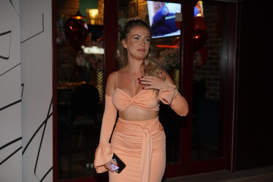 TERZA ĆE DOŽIVETI NERVNI SLOM! Milica Veličković viđena u zagrljaju drugog muškarca, svi u šoku (FOTO)