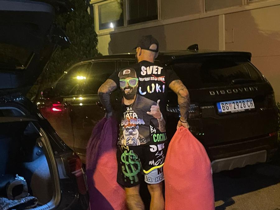 ANELI I LUKA STIGLI U ŠIMANOVCE SA DŽAKOVIMA! Ovo niko nije očekivao, prisutni zanemeli kada su ih ugledali