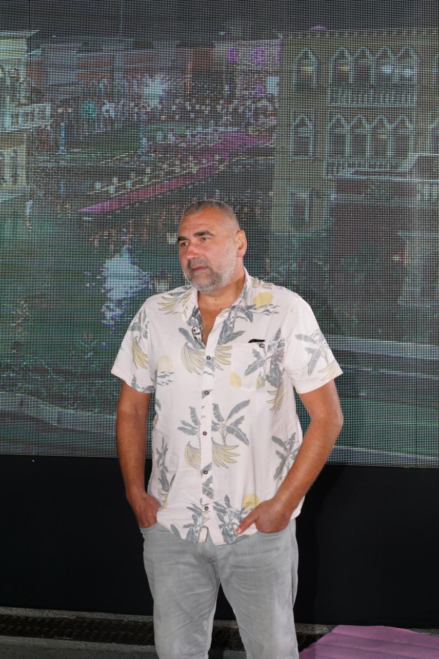 OVO JE SUPRUGA MIKIJA ĐURIČIĆA! Radi kao profesor u dve škole, rodila mu je dvoje dece (FOTO)