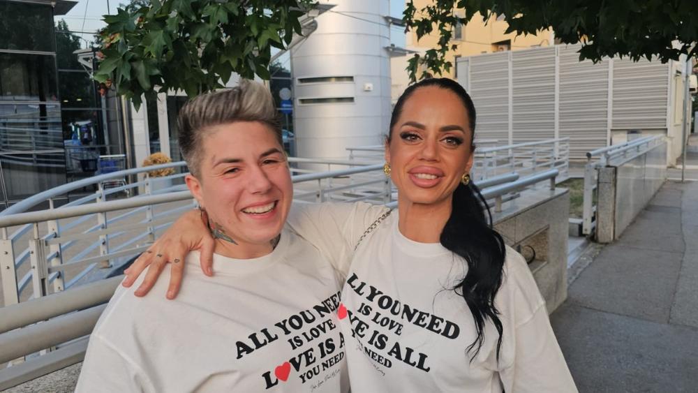 Matora i Dragana pokazale kako uživaju na primorju: Grle se i slikaju golišave