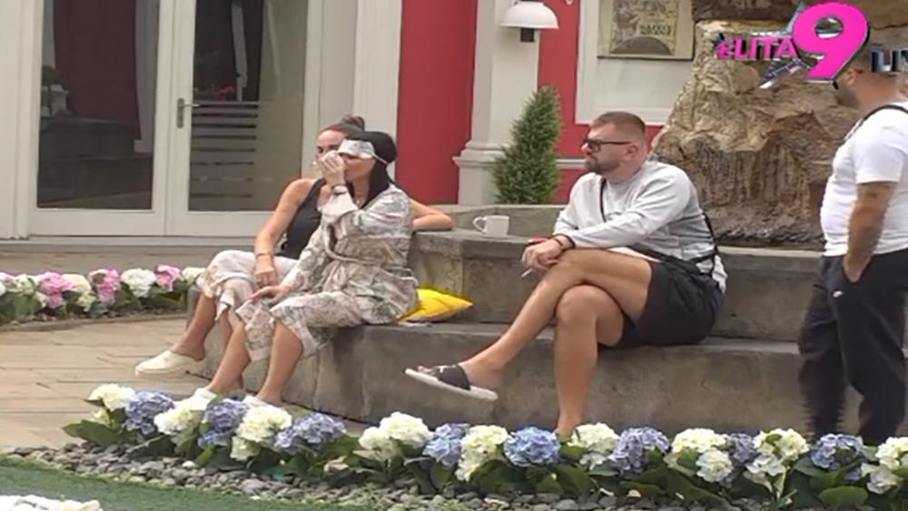 Učesnici Elite 9 pukla silikonska zadnjica, drama na imanju: "Moram na ušivanje"