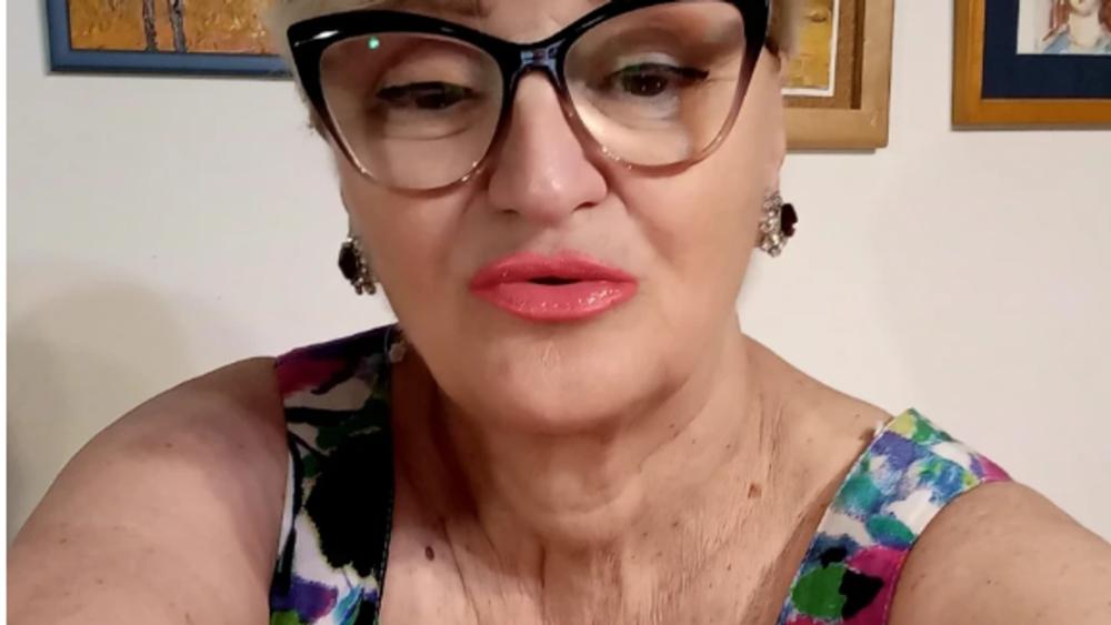 Milica Dugalić u 69. godini istakla grudi: Ne prestaje da provocira fotkama sa mora
