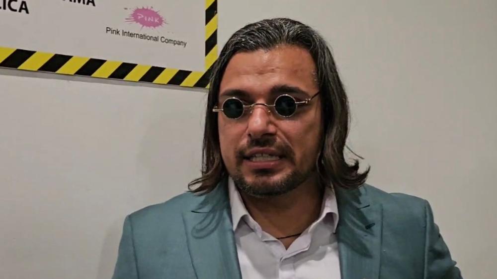 JOŠ SE NIJE NI RAZVEO, A MORA DA SE ŽENI Oglasila se majka nove devojke Bore Santane: "Pravimo svadbu"
