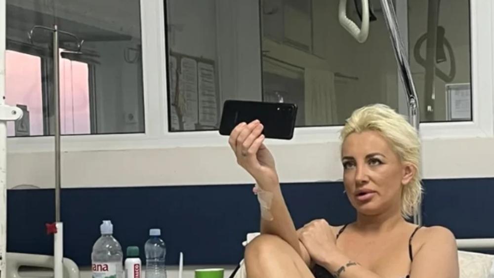Bivša zadrugarka prebačena u bolnicu, valjala se po podu, Hitna pomoć došla po nju