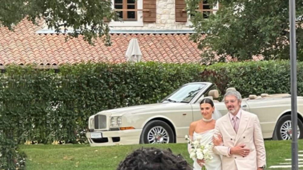 Novi detalji sa svadbe ćerka Snežane Bogdanović i Uliksa: Otac je predao mužu
