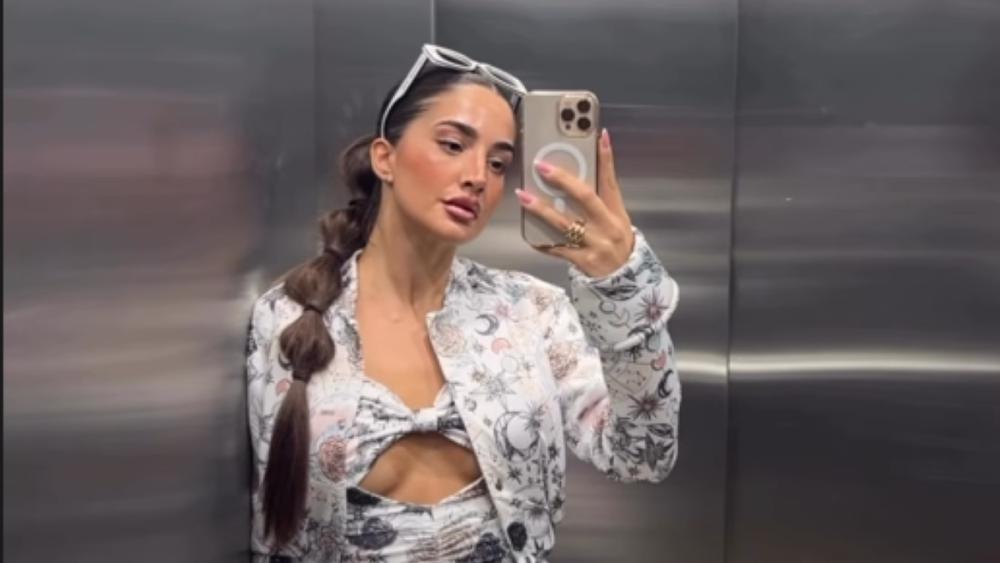 Anđela Đuričić u haljini bez brushaltera: Opalila bezobrazni selfi u liftu