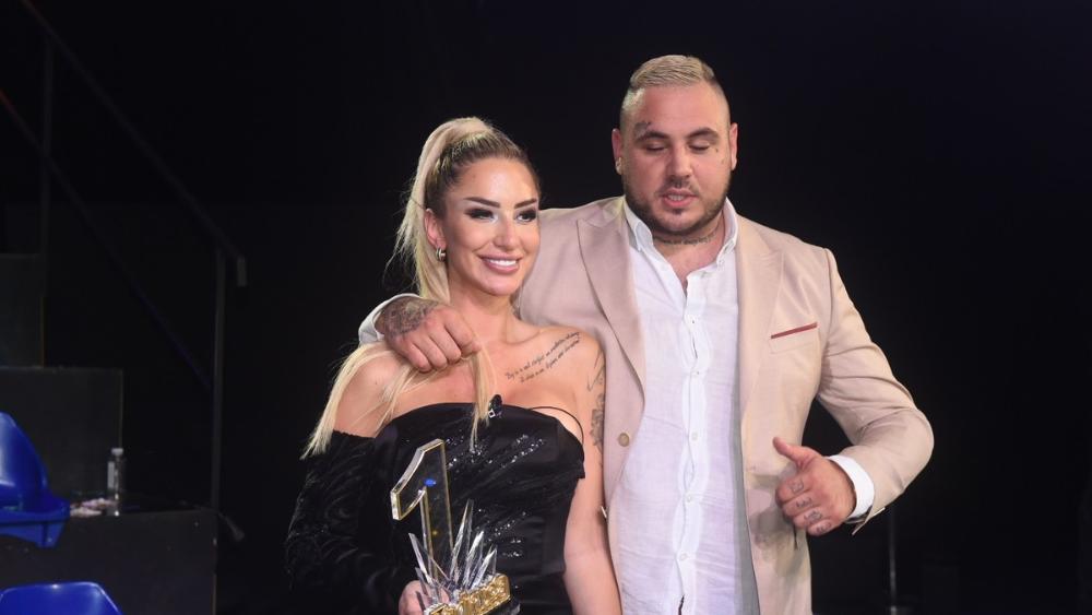 (FOTO) SLAVLJE U DOMU FILIPA CARA Sa ćerkom Leonom slavi u Crikvenici, Aleksandra Nikolić otkrila šta je povod