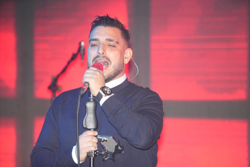 NISAM JOŠ VRATIO DUGOVE PORASLI SU: Pevača su zelenaši odveli sa veselja zbog dugova