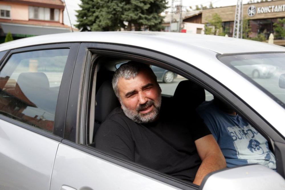 Vozilo demolirano: Kombi Mikija Đuričića ostavljen na parkingu nakon saobraćajke