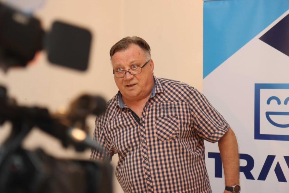 "Nije dobro": Pevač izneo nove detalje o stanju Halida Bešlića, o ovome dugo ćutao