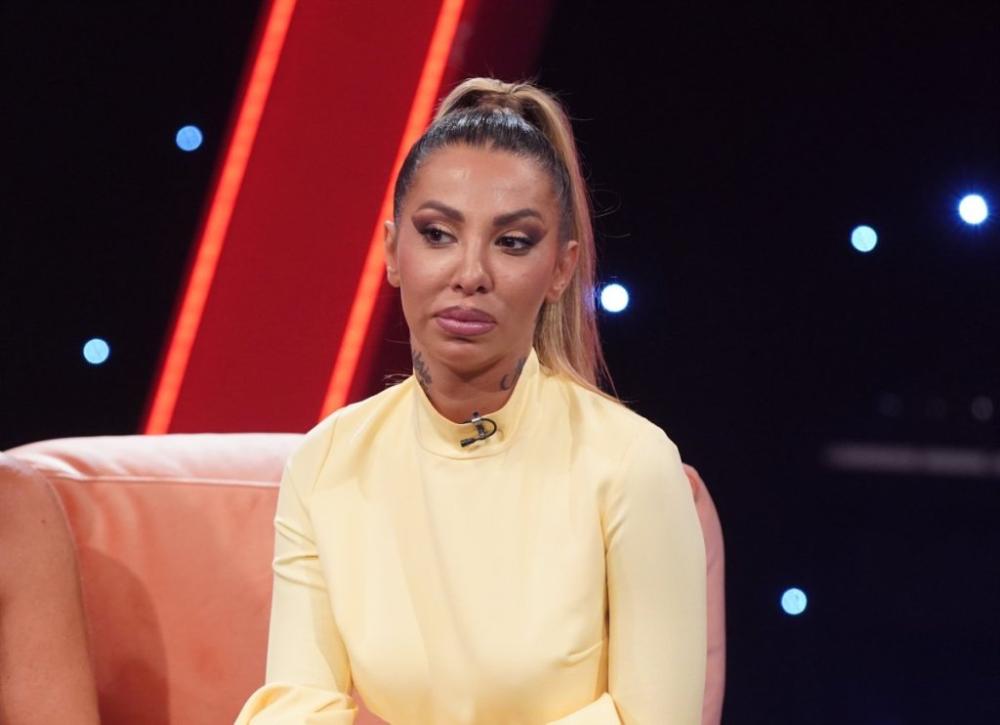 Ne biste je prepoznali - Evo kako je Aneli Ahmić izgledala pre svih operacija (FOTO)