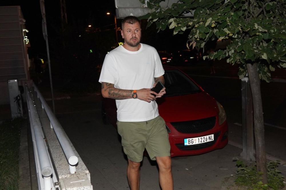 (VIDEO) Prvi put u javnosti nakon operacije: Janjuš jedva stoji na nogama