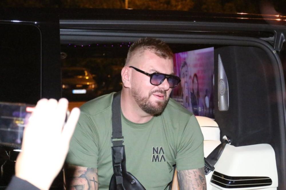 Janjuš stigao u Elitu, posle operacije ne može da hoda - Odmah spomenuo Maju Marinković