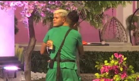 NAKON SUZA I VELIKE SVAĐE POMIRILI SE UROŠ I DEJAN! Odmah pali vreli zagrljaji, gej afera trese imanje Elite 9 (VIDEO)