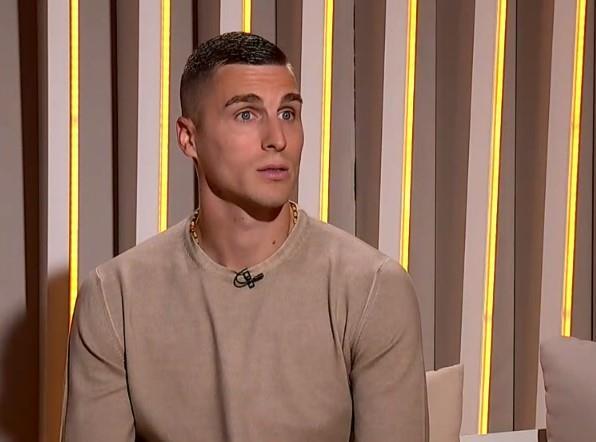 OGNJEN VRANJEŠ POLUDEO KADA JE VIDEO UROŠA STANIĆA U KARLEUŠINOM KOSTIMU! Jednom objavom hteo da izdominira, a evo šta se zapravo desilo
